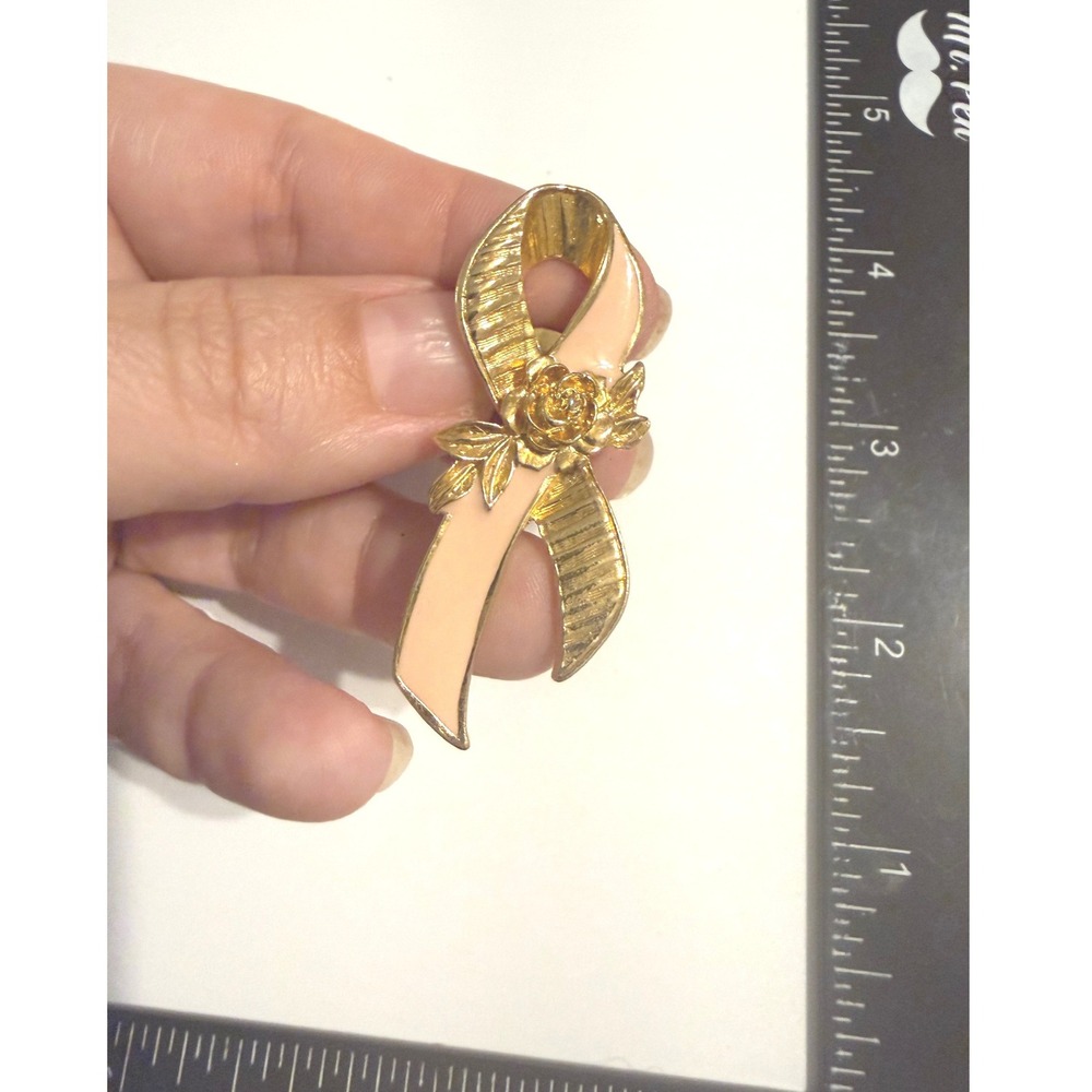 Avon Gold Tone Peach Enamel Rose Breast Cancer Awareness Ribbon Pin Brooch